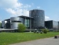 Architektonicky unikátní skleněná budova VW