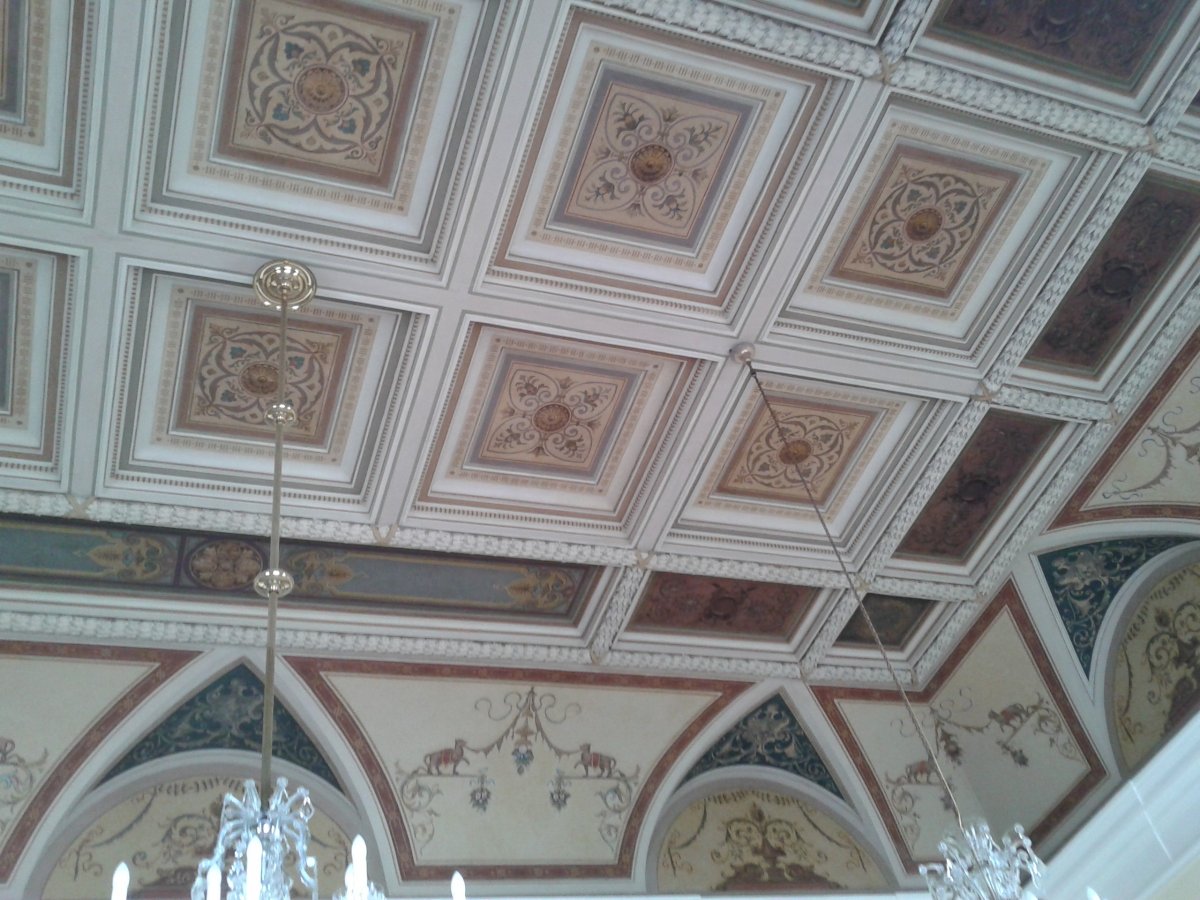 Malovaný strop Žižkovské radnice na Praze 3